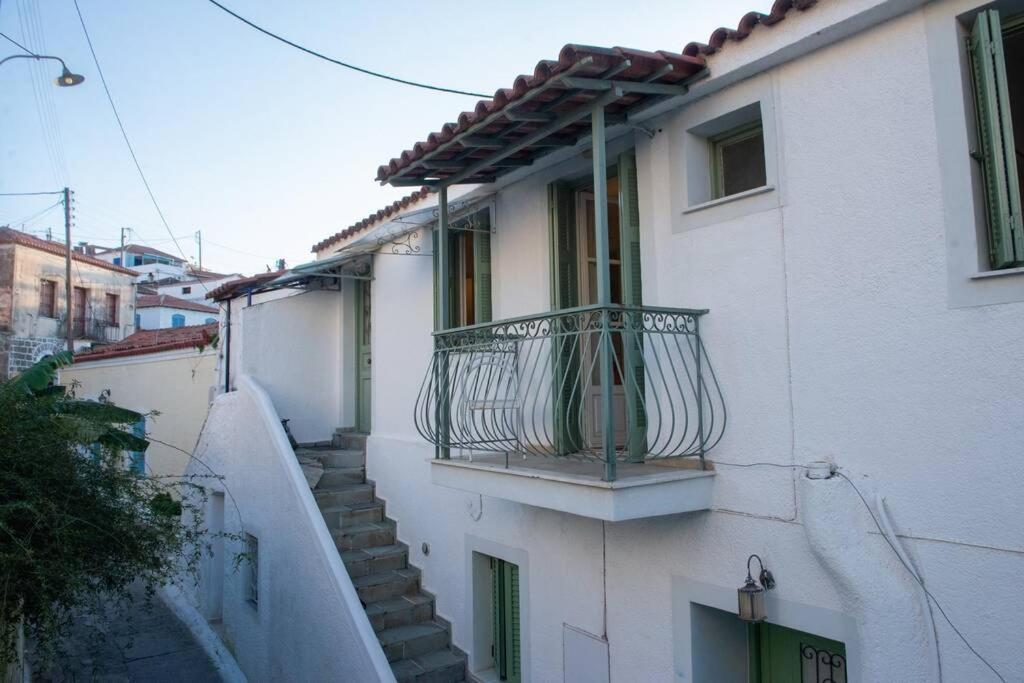 Nadia'S Place Poros Town Esterno foto